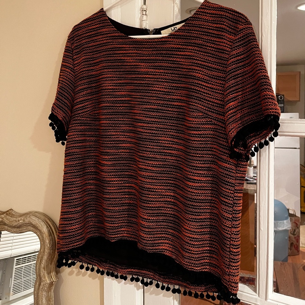 Knitted top with tassels